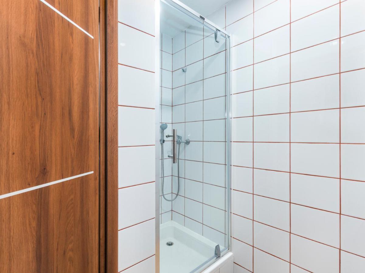 Luxhostel24 Варшава Экстерьер фото