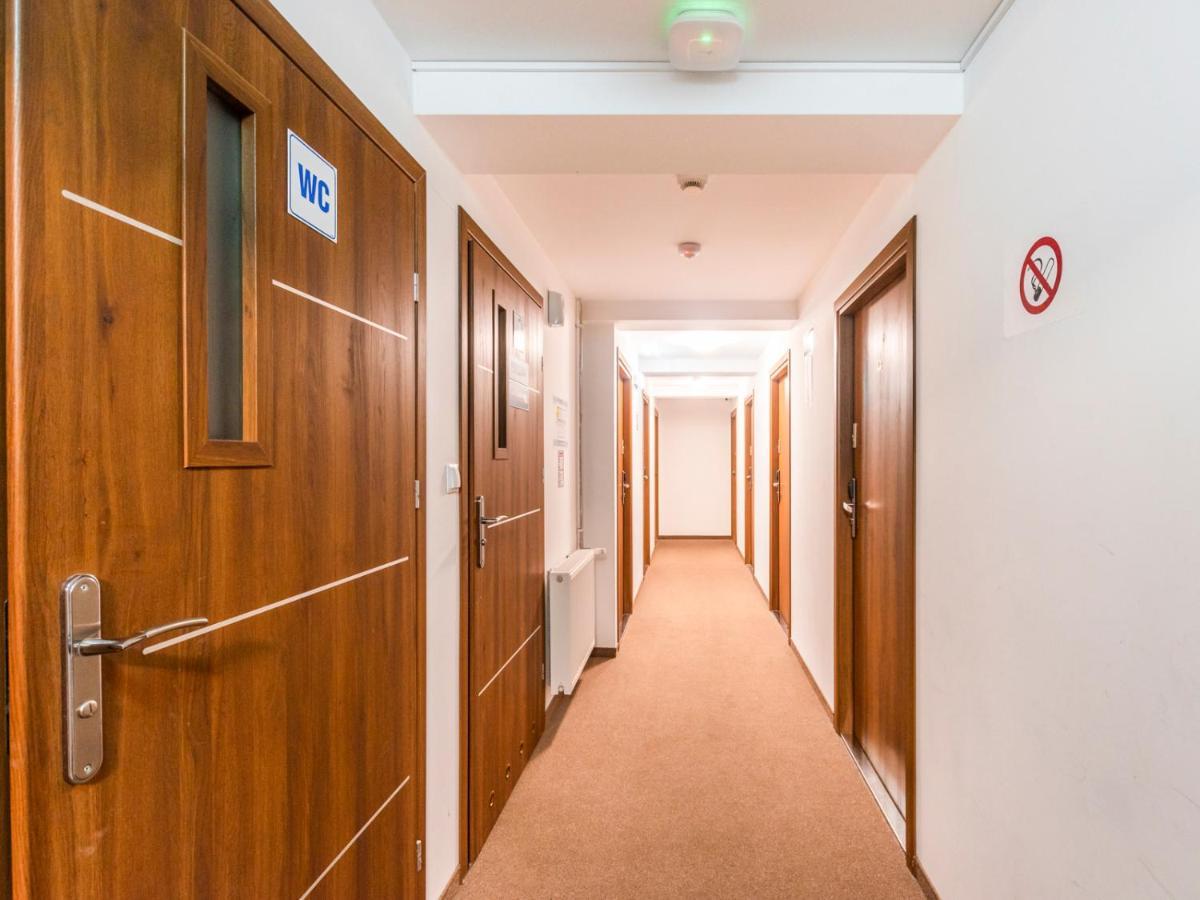 Luxhostel24 Варшава Экстерьер фото
