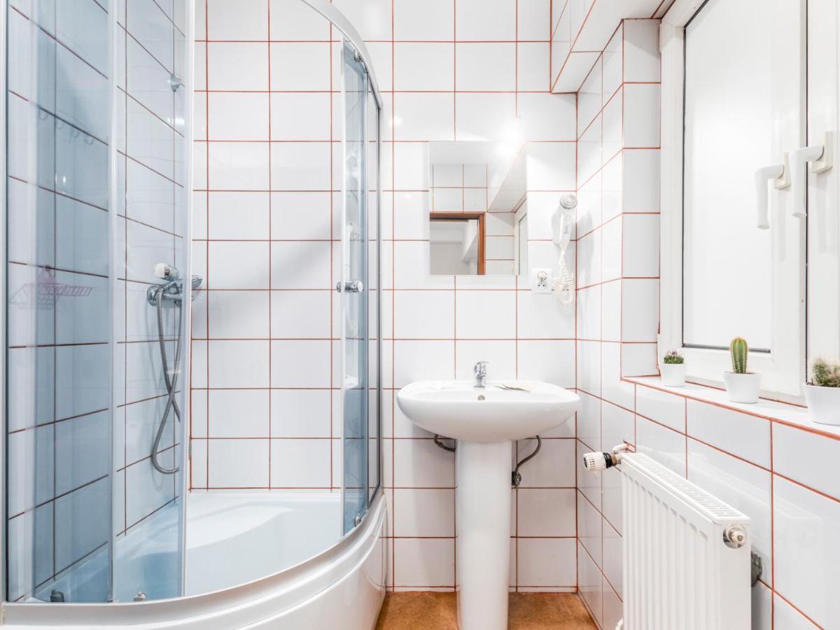 Luxhostel24 Варшава Экстерьер фото